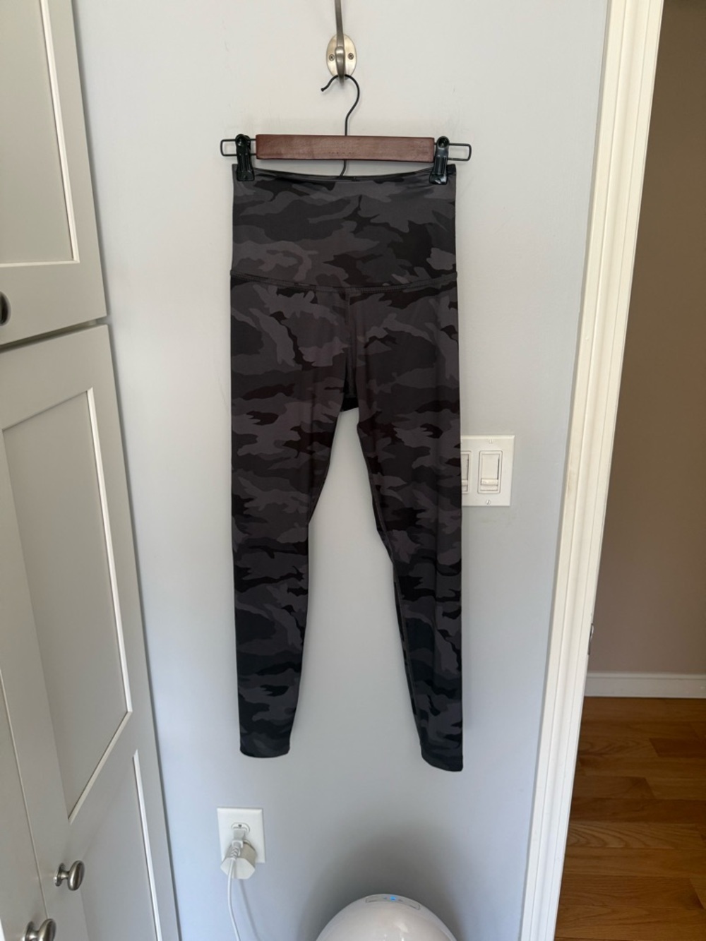 Beyond Yoga Camo High Waisted 7/8 Leggings Size XS/S - Picture 1 of 6